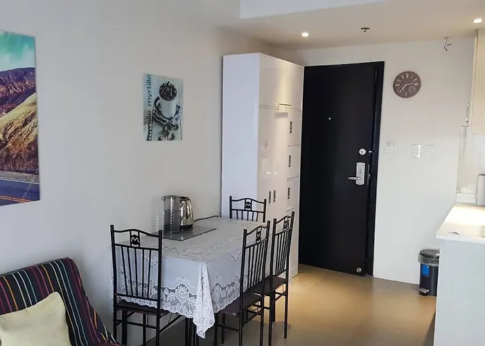 Araneta Cubao No Brown Outs 1br Furnished With Balcony Free Wifi Netflix Holiday home *